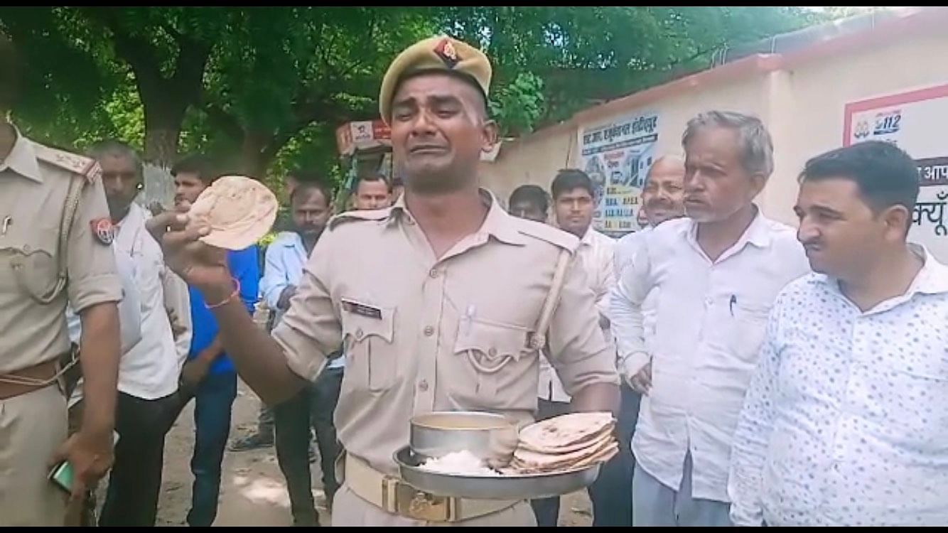 <div class="paragraphs"><p>Police constable Manoj Kumar seen crying over the quality of food in UP's Firozabad on Wednesday, 10 August.&nbsp;</p></div>