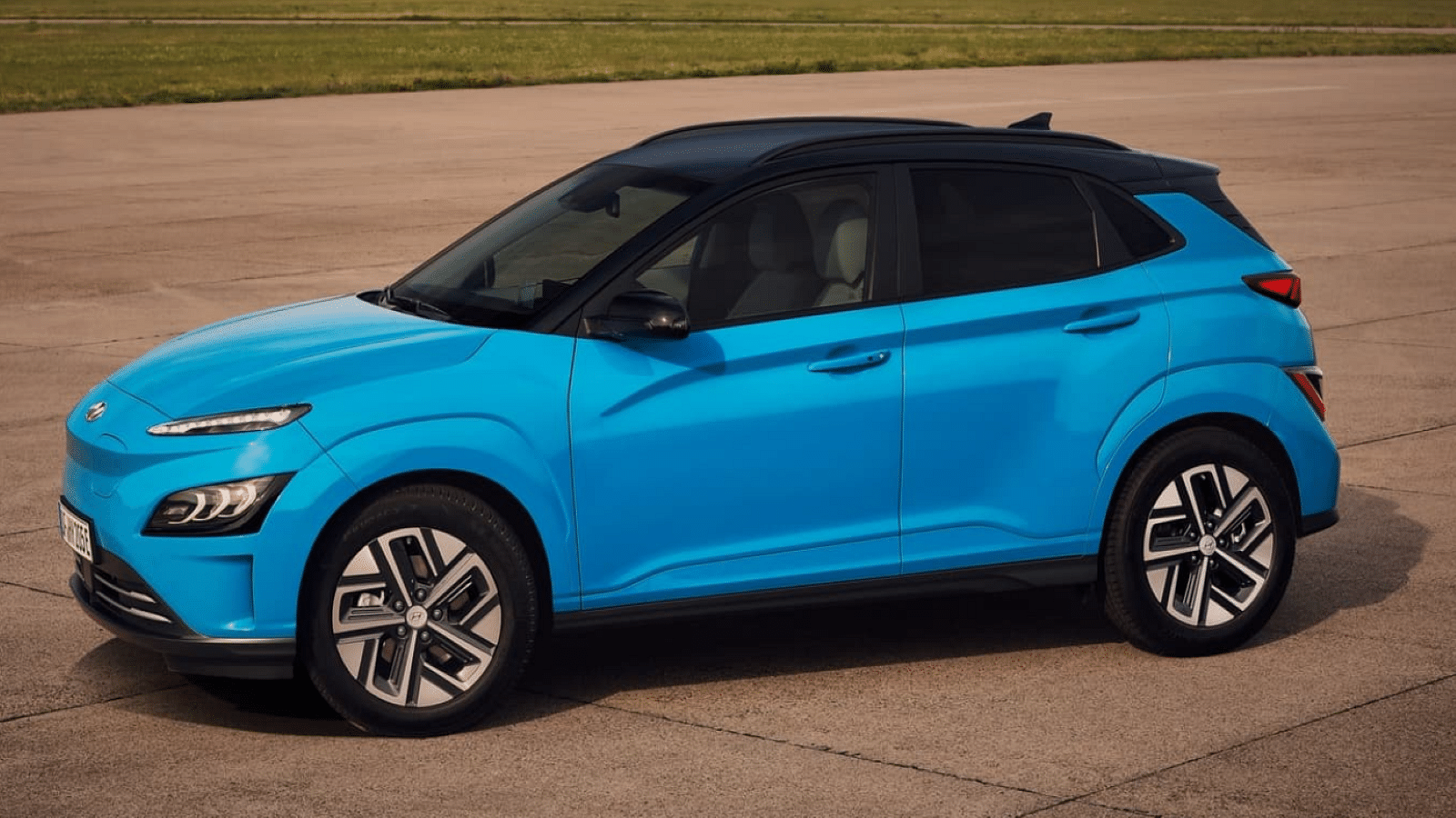 <div class="paragraphs"><p>Know the features, specs, design, and competitors of the Hyundai Kona Electric Facelift.</p></div>