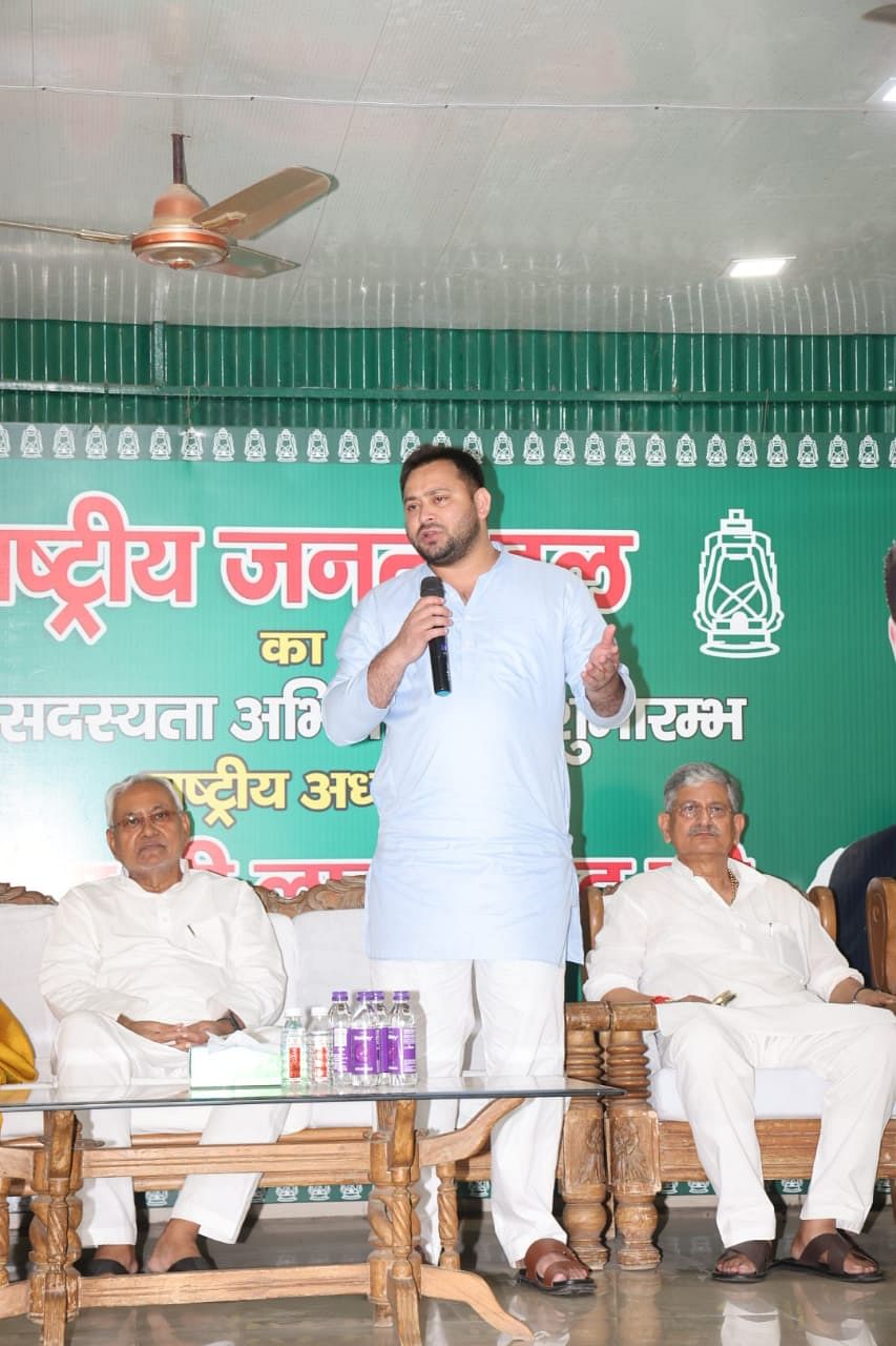 <div class="paragraphs"><p>RJD leader Tejashwi Yadav addresses party workers at his residence after Nitish Kumar's resignation&nbsp;on Tuesday, 9 August.</p></div>