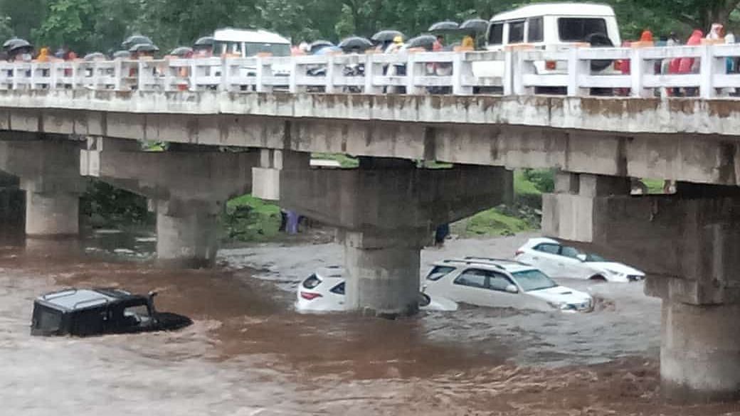 <div class="paragraphs"><p>On Sunday, 7 August, as many as 14 cars were swept away in a flash flood which occurred in Madhya Pradesh's Khargone district.</p></div>