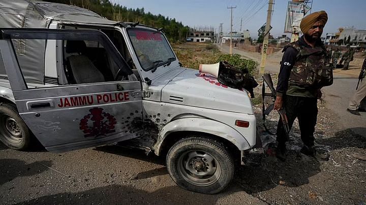 Nine Civilians Injured After Terrorists Hurl Grenade Near Dal Lake in Srinagar