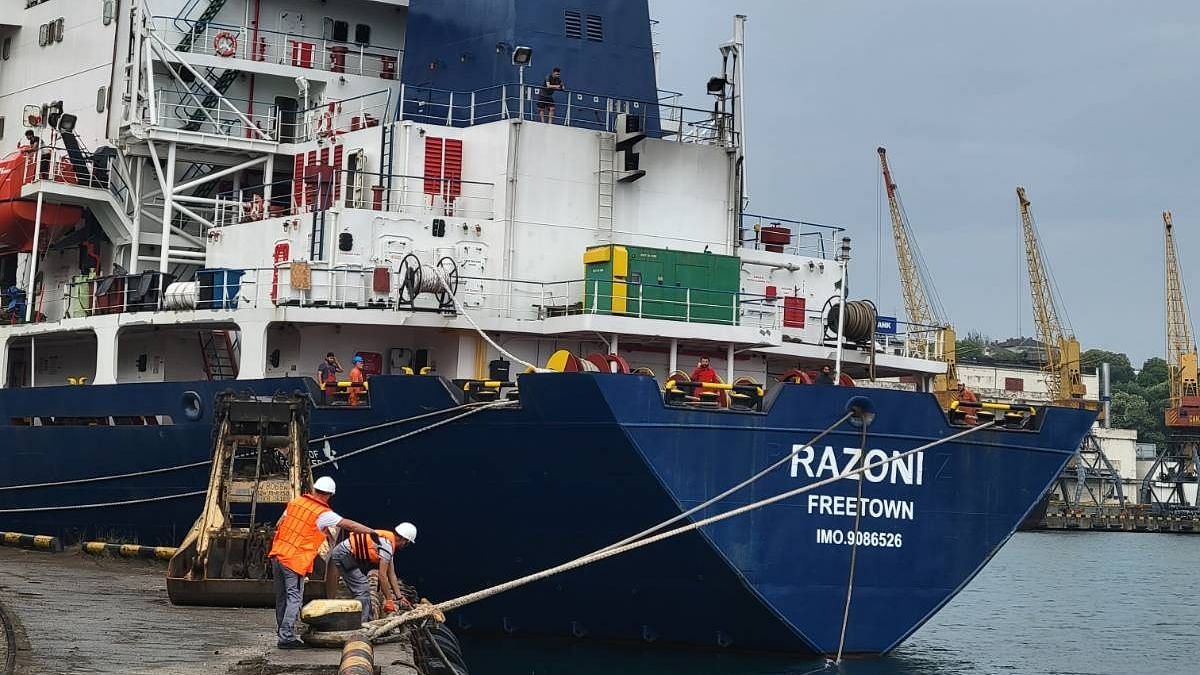 <div class="paragraphs"><p>With Lebanon as its destination, the Sierra Leone-flagged ship <em>Razoni</em> is the first ship to leave since the Russian assault on Ukraine that began on 24 February.</p></div>