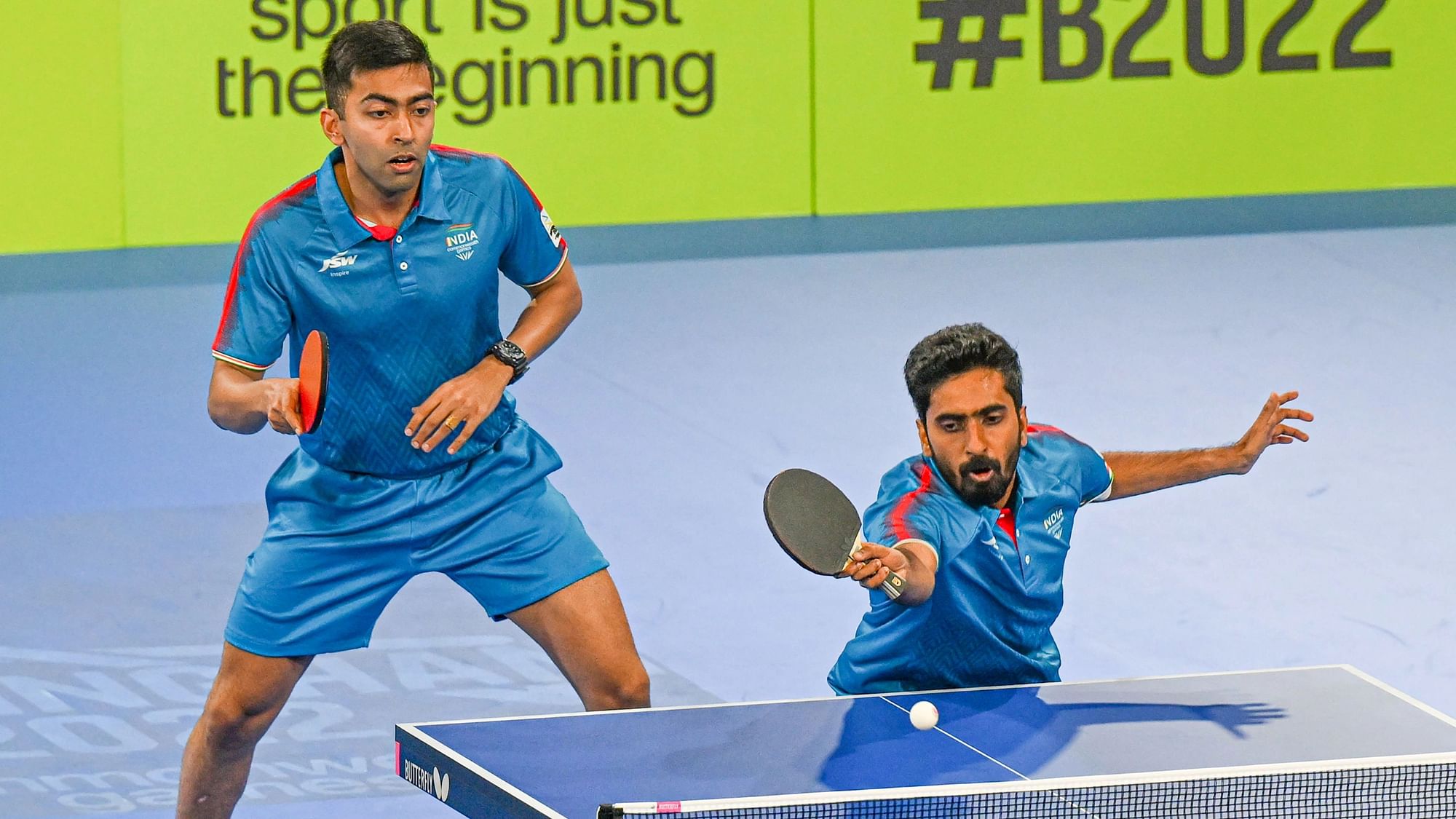 <div class="paragraphs"><p>India's Harmeet Desai (left) and G Sathiyan play against Singapore's Izaac Quek Yong and Pang Yew En Koen during the table tennis men's team final  at the 2022 Commonwealth Games in Birmingham on Tuesday.&nbsp;</p></div>