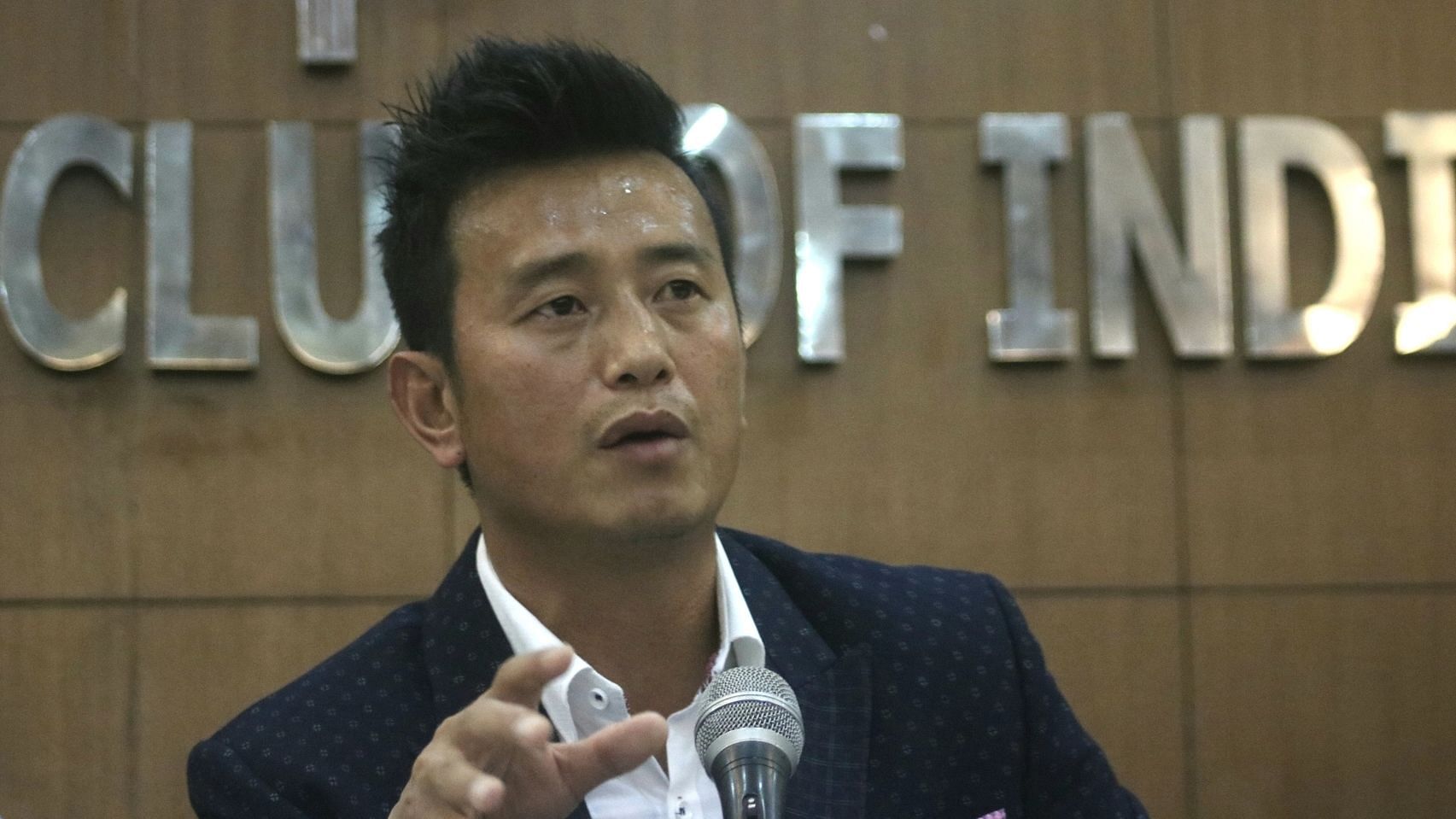 <div class="paragraphs"><p>Bhaichung Bhutia has backed mother who are against vaping.</p></div>