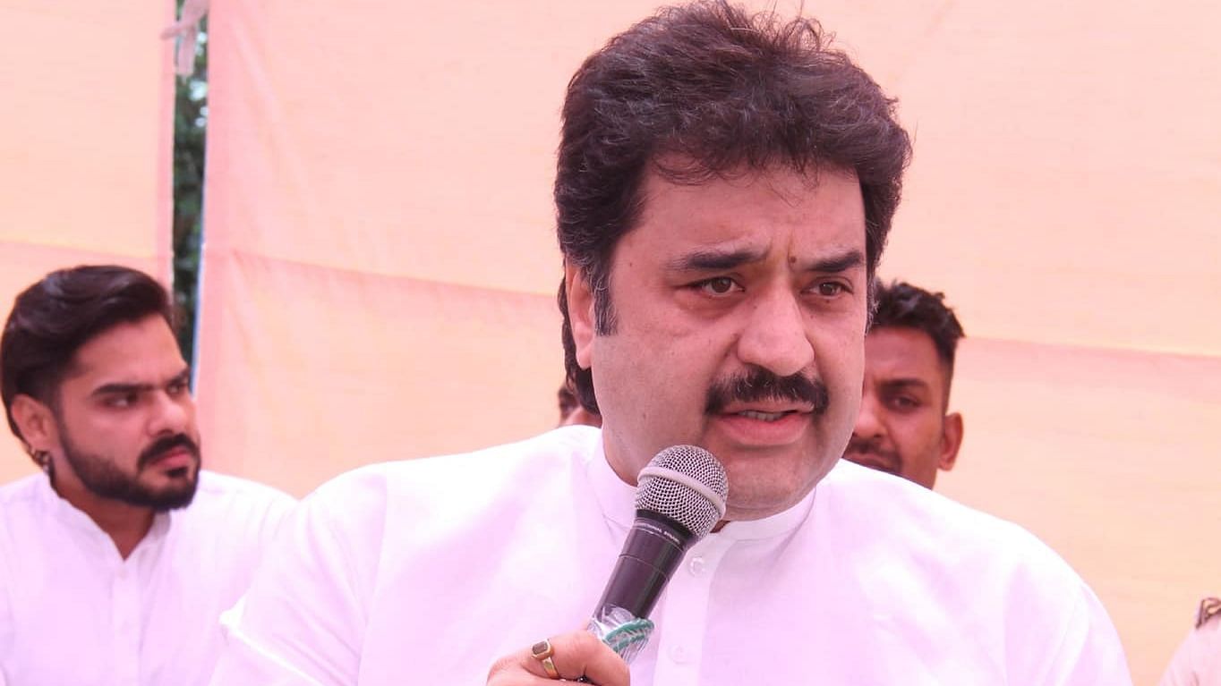 <div class="paragraphs"><p><a href="https://www.thequint.com/topic/haryana">Haryana</a> MLA Kuldeep Bishnoi resigned from his post in the legislative Assembly on Wednesday, 3 August, and is likely to join the BJP on Thursday, 4 August.</p></div>