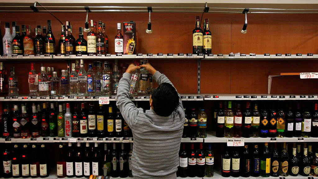 <div class="paragraphs"><p>Vends selling Indian and Foreign liquor brands will remain shut</p></div>