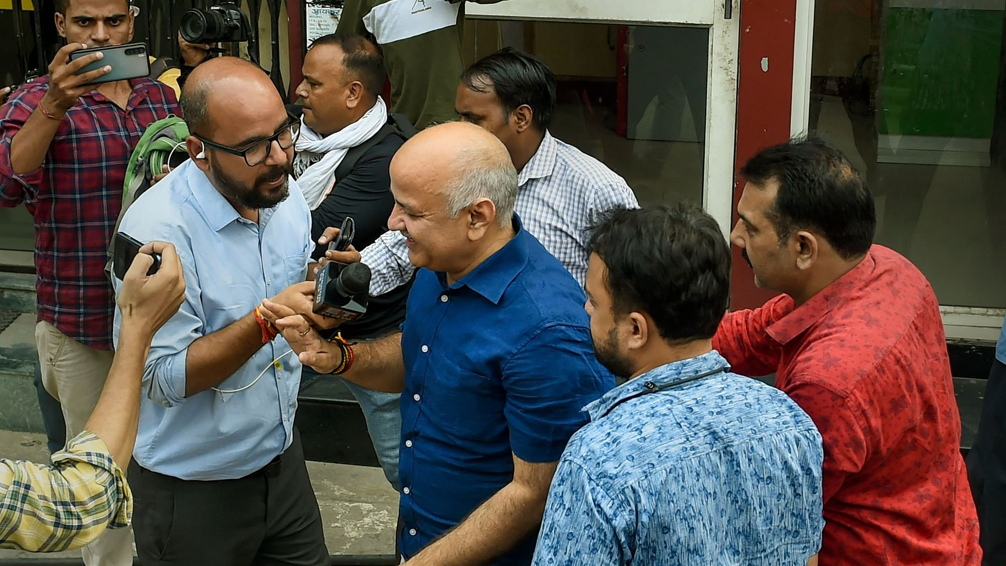 <div class="paragraphs"><p>Manish Sisodia outside the Punjab National Bank in Ghaziabad on Tuesday, 30 August.</p></div>