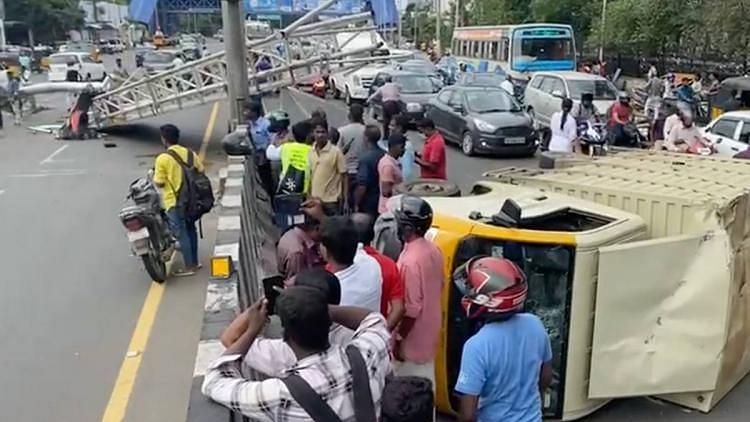 <div class="paragraphs"><p>The signboard, which was approximately 30 feet high and gives directions to commuters from Tambaram, fell on the man’s two-wheeler, a mini-truck, and an auto-rickshaw.</p></div>