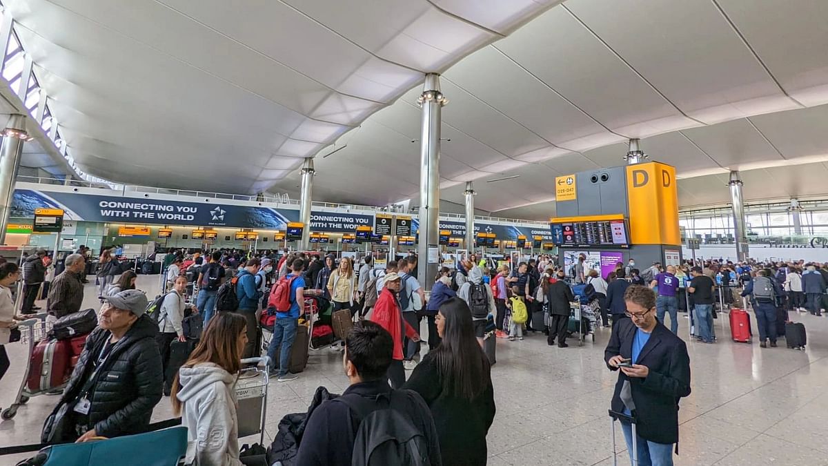 Heathrow Airport Extends 100,000-Passenger Cap Until October-End