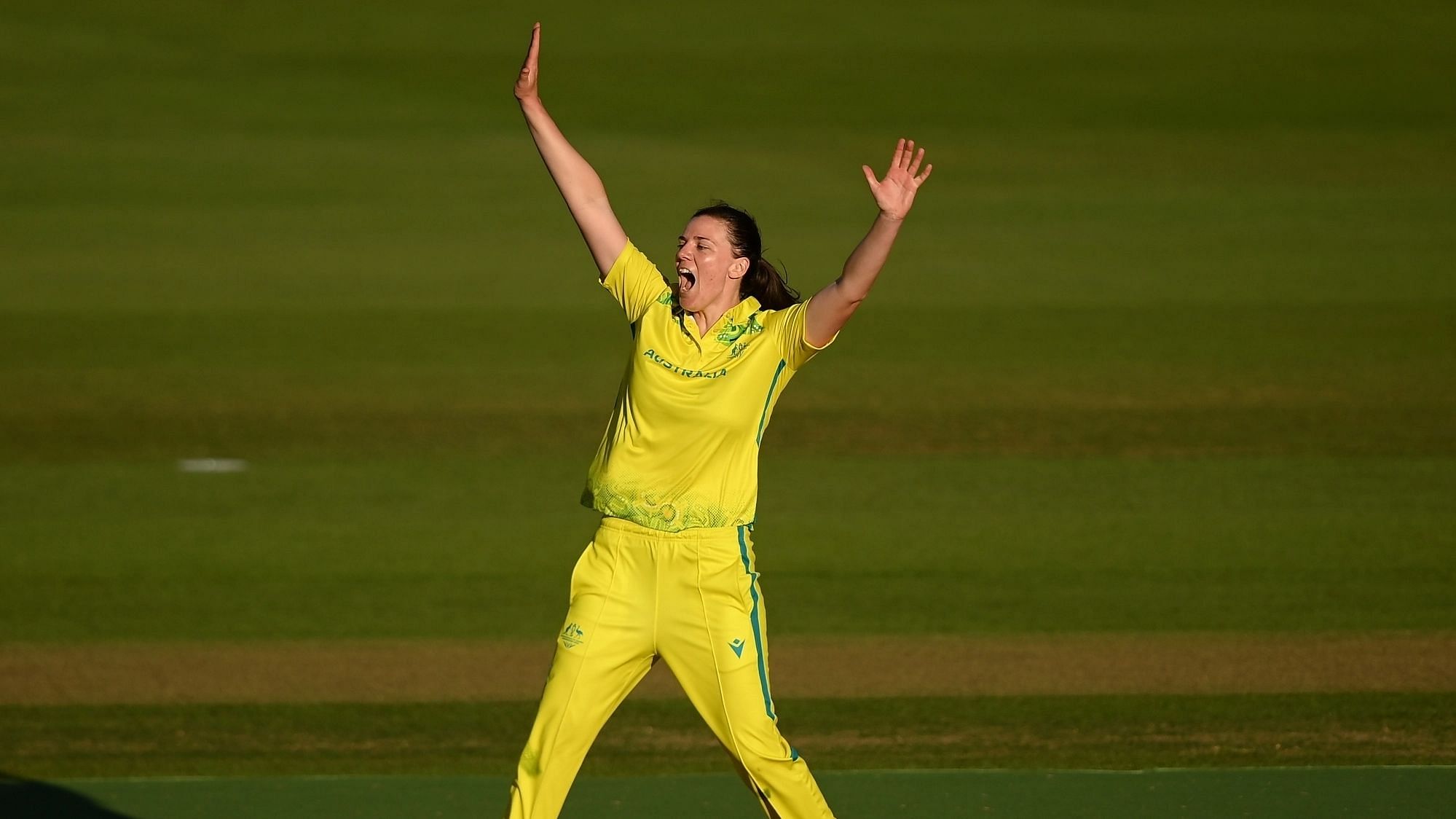 <div class="paragraphs"><p>Australia all-rounder Tahlia Mcgrath was allowed to play the women's T20 cricket final against India at the Edgbaston ground on Sunday despite testing positive for Covid-19.</p></div>