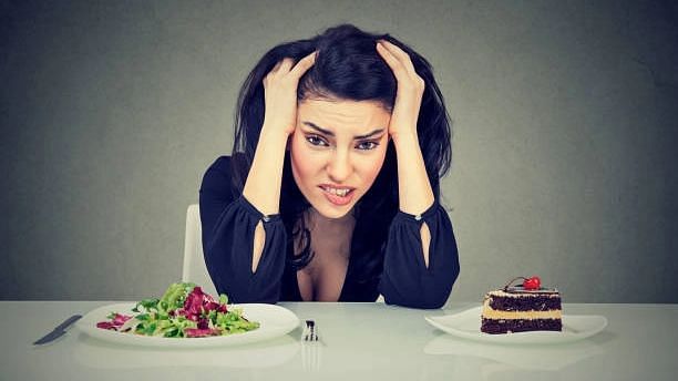Can’t Stick To Your Diet? Here Are 14 Effective Ways to Combat Cravings 