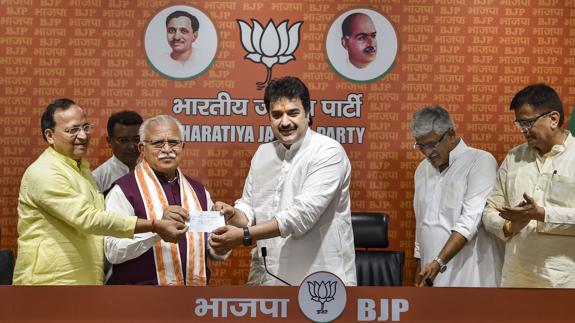 <div class="paragraphs"><p>The duo joined the party in the presence of Haryana Chief Minister Manohar Lal Khattar, Union Minister Gajendra Singh Shekhawat and BJP general secretary Arun Singh.</p></div>