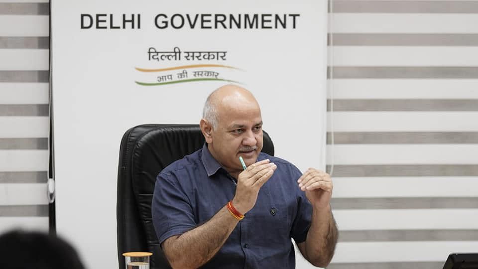 <div class="paragraphs"><p>Deputy CM Manish Sisodia held a meeting with senior officers of the Health Department and district magistrates to expedite vaccination.</p></div>