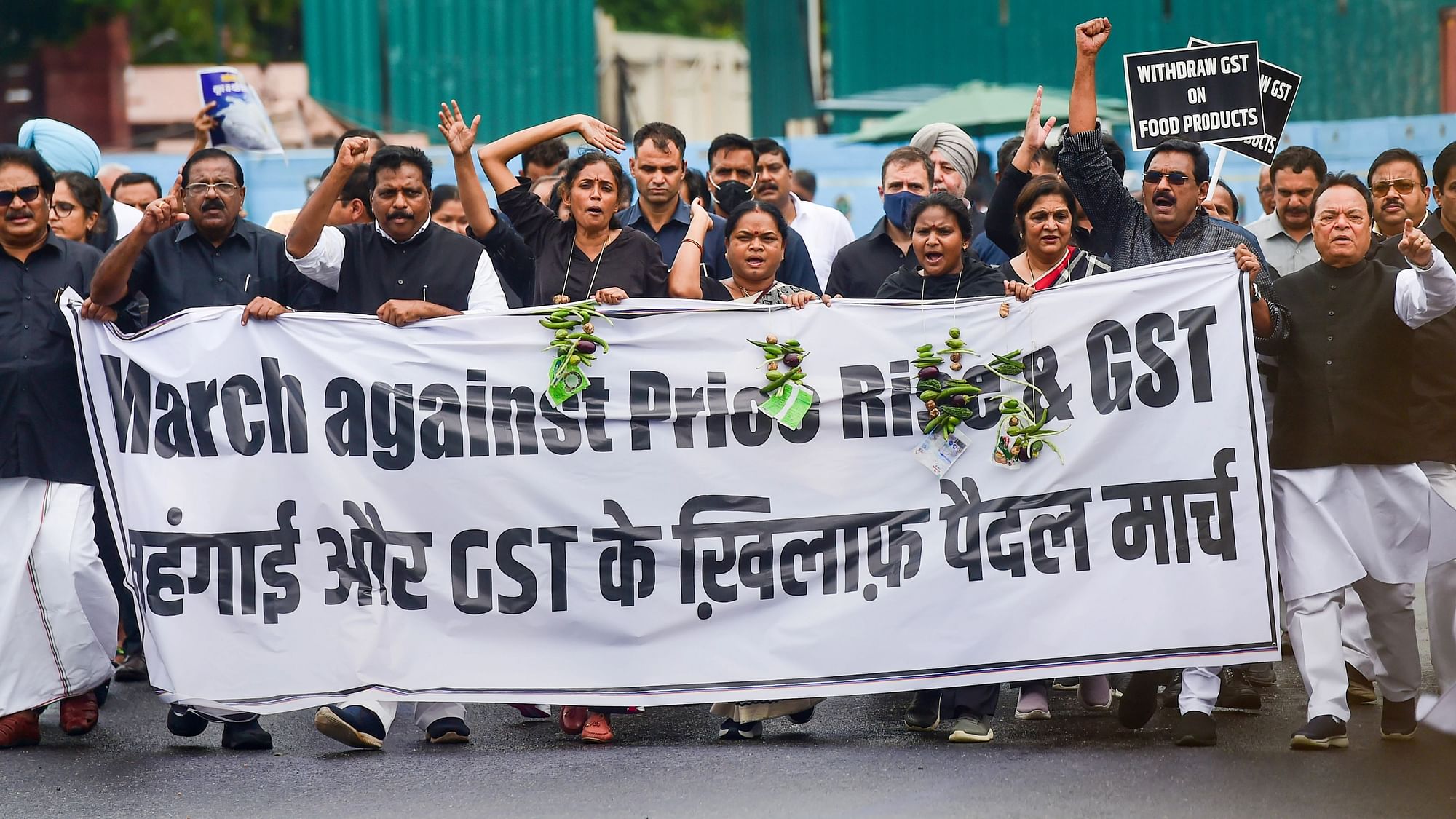 <div class="paragraphs"><p> Congress leader Rahul Gandhi, wearing black clothes, with party MPs during a protest march towards Rashtrapati Bhawan as part of party's nationwide protest over price rise, unemployment, and GST hike on essential items.</p></div>