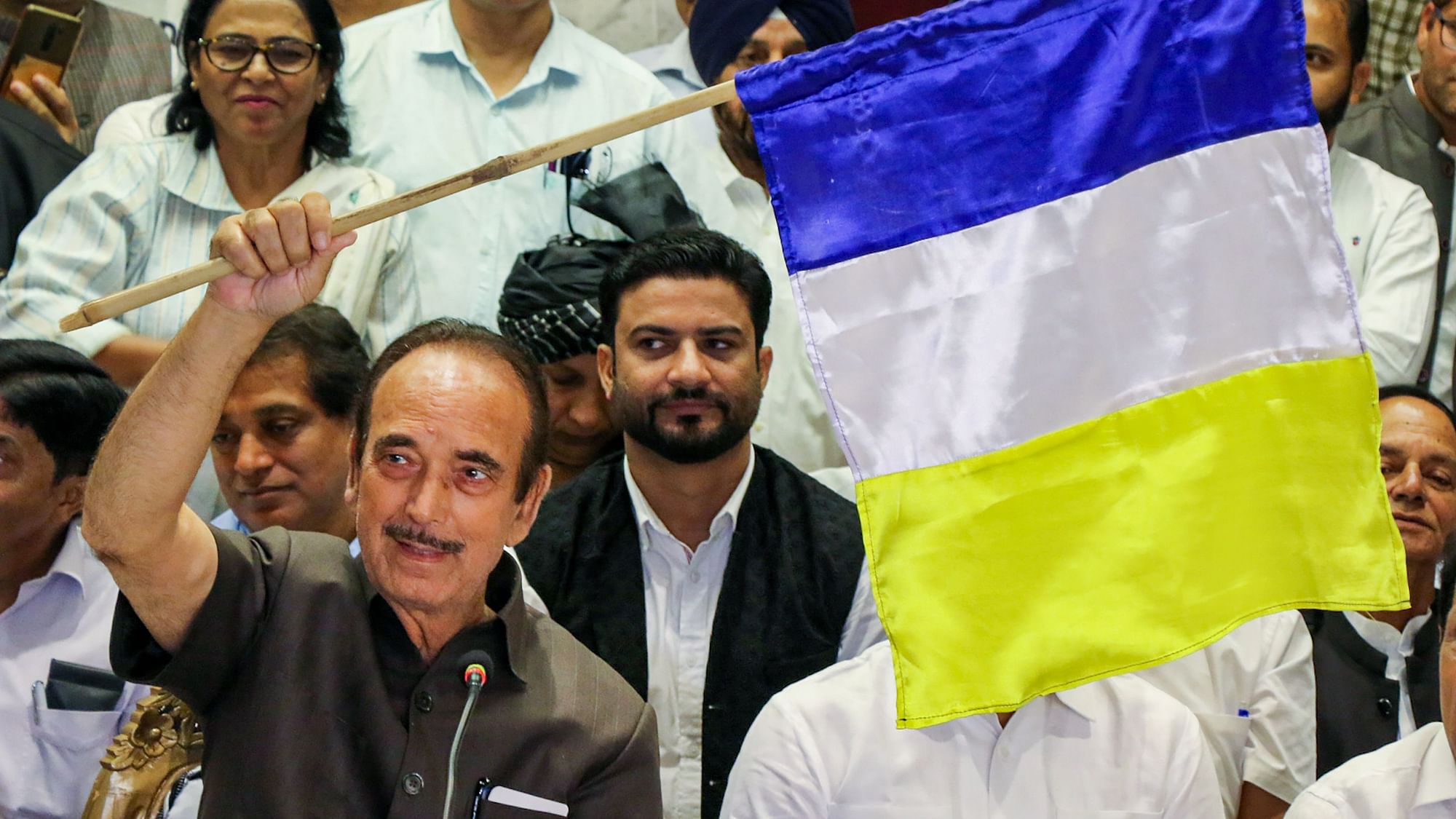 <div class="paragraphs"><p>Former Jammu and Kashmir Chief &nbsp;Minister Ghulam Nabi Azad unveils the flag of his new party during a press conference in Jammu on Monday, 26 September.</p></div>
