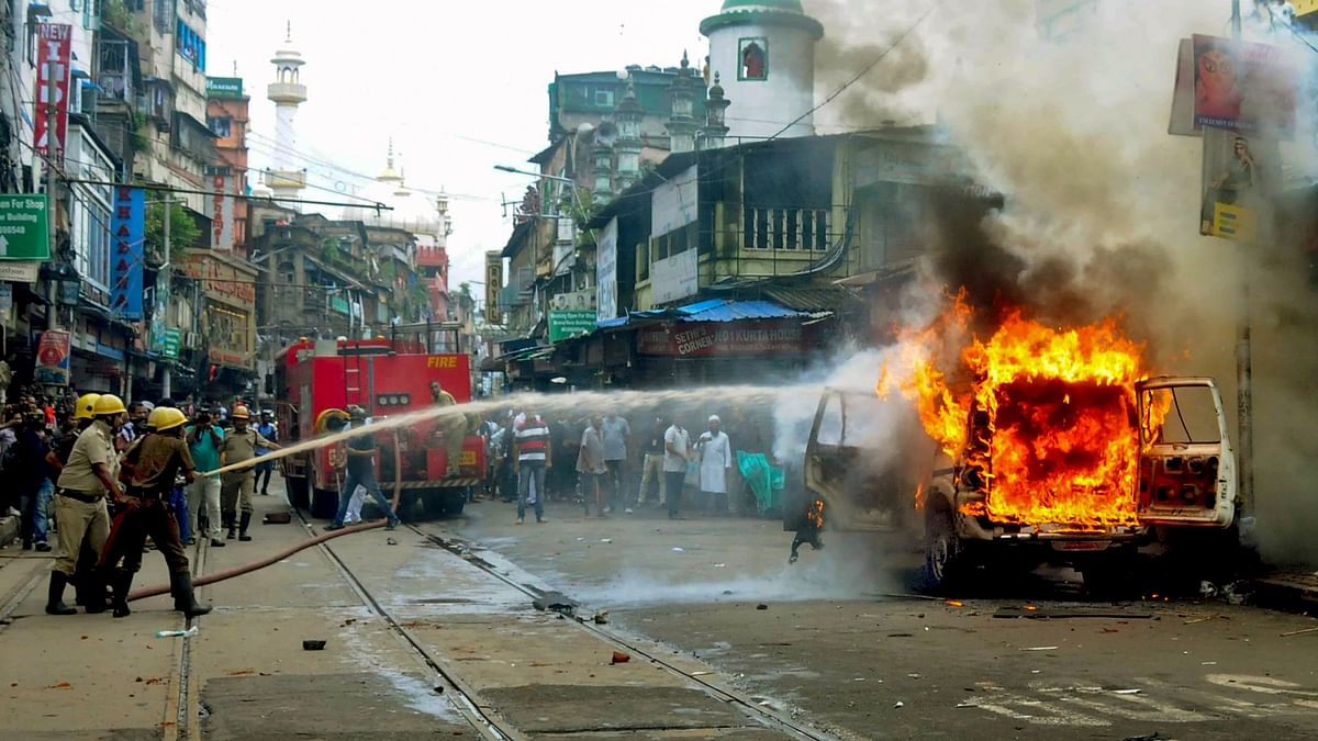 BJP Kolkata Protest: Cop Assaulted, Police Van Torched; 15 Arrested for Violence