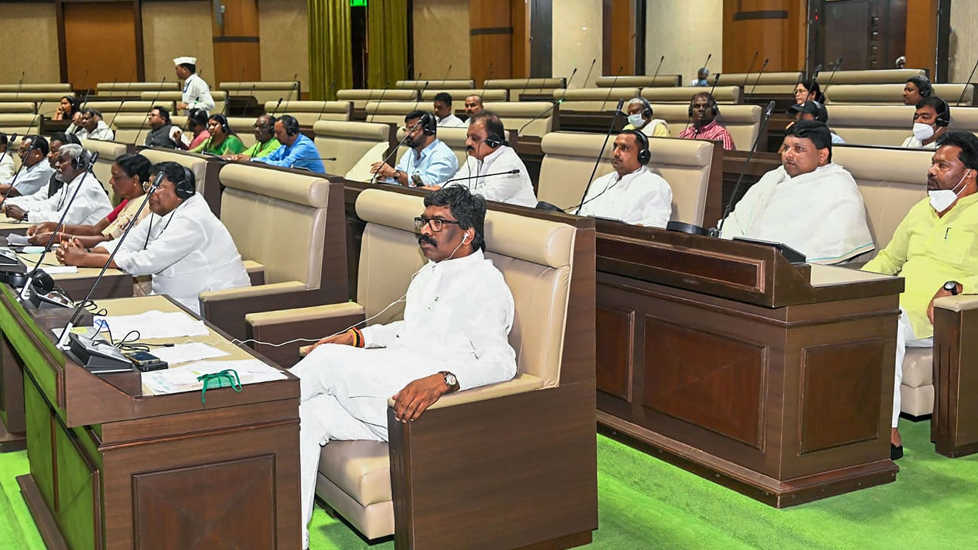 <div class="paragraphs"><p>Jharkhand Chief Minister Hemant Soren along with ministers and United Progressive Alliance (UPA) MLAs during the floor test in the State Assembly, in Ranchi, Monday, 5 September.&nbsp;</p></div>