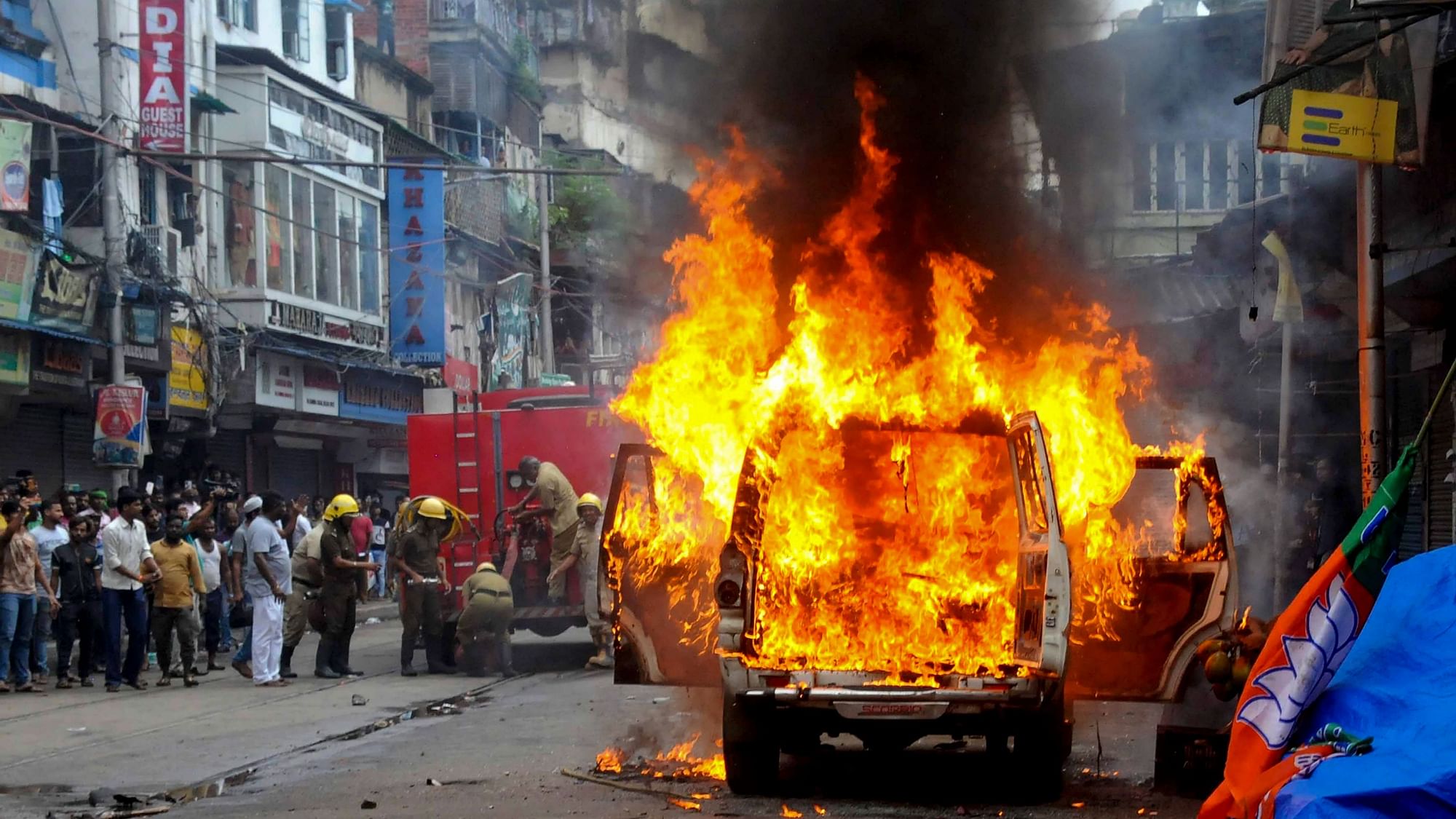 <div class="paragraphs"><p>A police vehicle was set on fire by some miscreants near Nakhoda Mosque in Kolkata on Tuesday, 13 September 2022.</p></div>