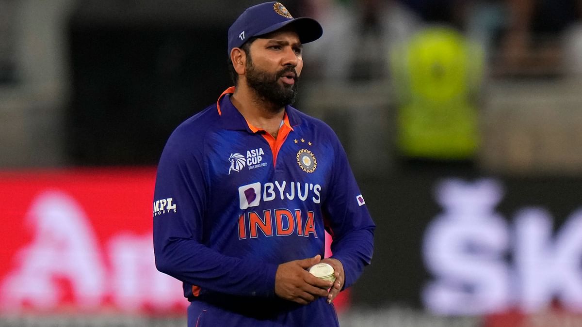 Asia Cup 2022: Despite not putting a foot wrong in the first match, Dinesh Karthik was dropped from the playing XI.