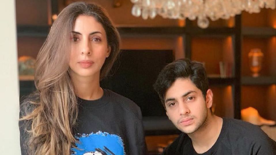 <div class="paragraphs"><p>Shweta Bachchan speaks about Agastya not being on social media.</p></div>