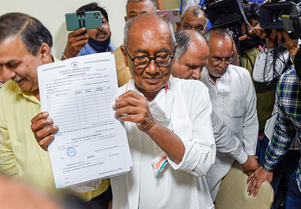 <div class="paragraphs"><p>Senior Congress leader Digvijaya Singh collects nomination form for the post of party president, at AICC headquarters in New Delhi, Thursday, Sept. 29, 2022.</p></div>