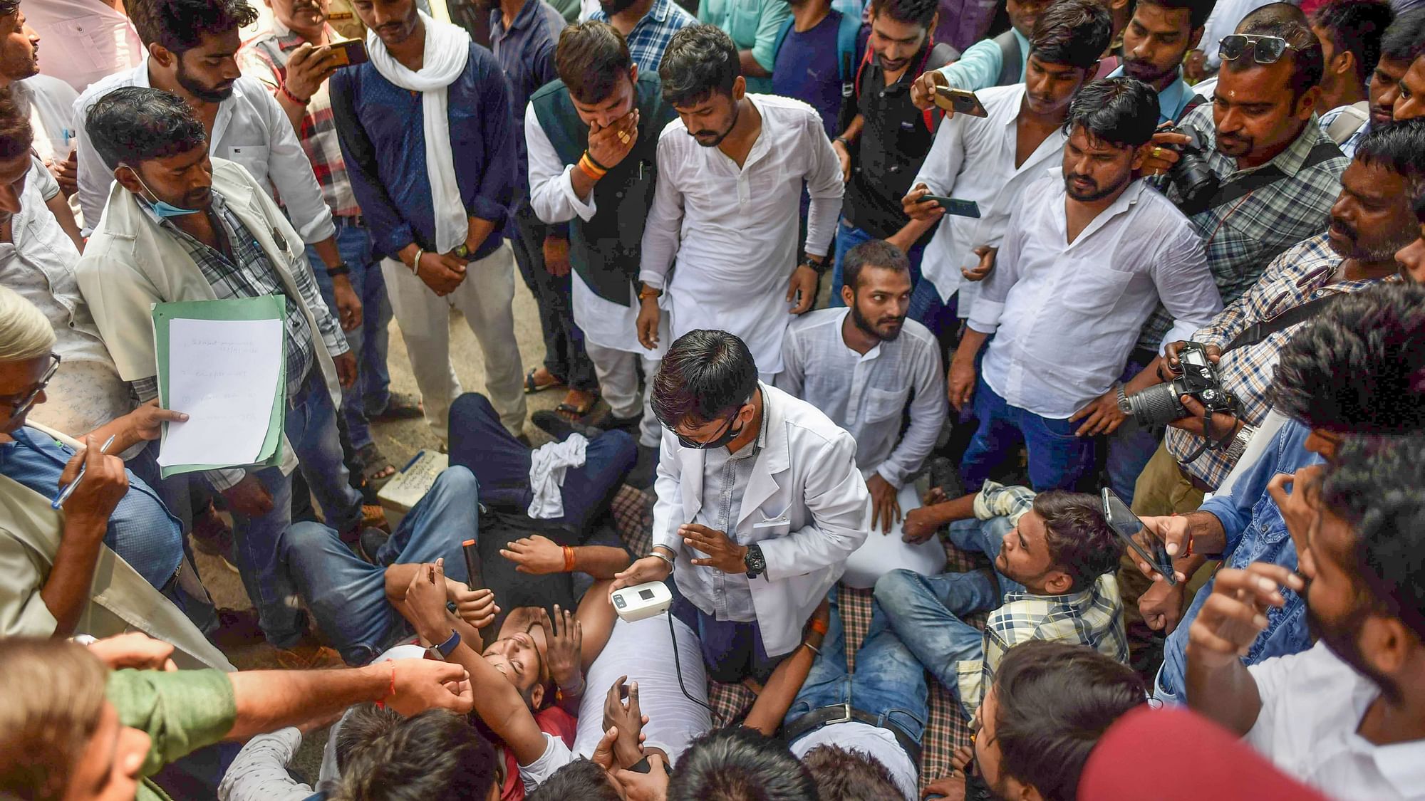 <div class="paragraphs"><p>Students of Allahabad University undergo health check-up during their hunger strike to protest against the fee hike on Monday, 19 September.&nbsp;</p></div>