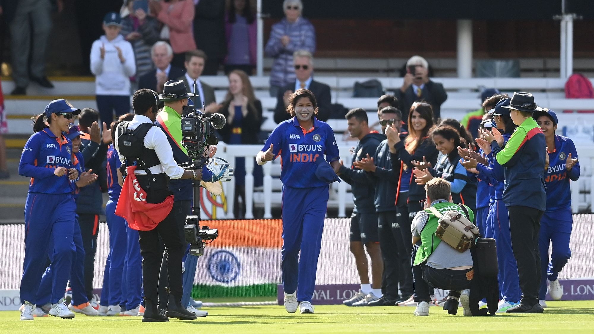 <div class="paragraphs"><p>Jhulan Goswami received a rousing reception as she made her final international appearance at the Lord's on Saturday.&nbsp;&nbsp;</p></div>