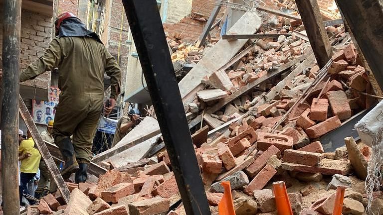 5 Injured After Building Collapses in Delhi's Azad Market Due to 'Overload'