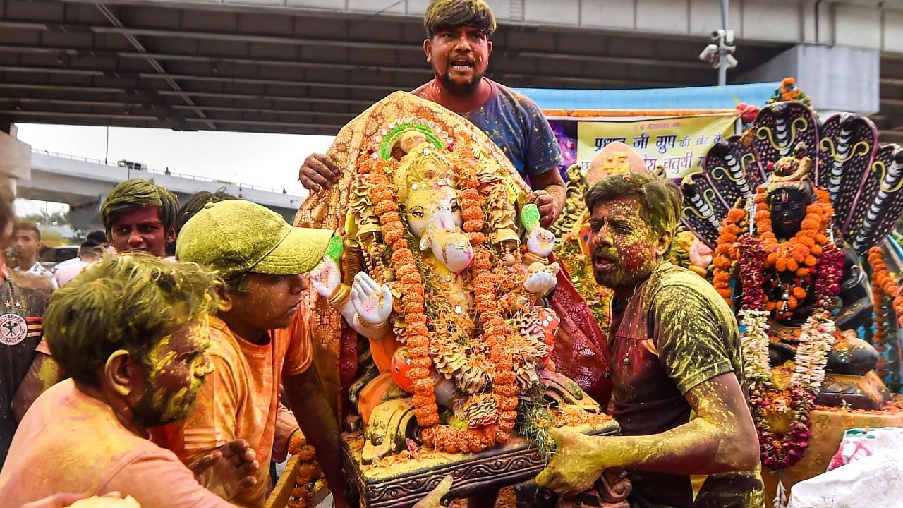 <div class="paragraphs"><p>Devotees carrying an idol of Lord Ganesh during the Visarjan ceremony on the last day of the 'Ganesh Chaturthi' festival, in East Delhi, Friday, 9 September. Representational image.</p></div>