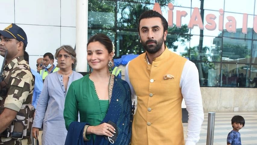 <div class="paragraphs"><p>Ranbir Kapoor, Alia Bhatt Promote 'Brahmastra' in Style</p></div>