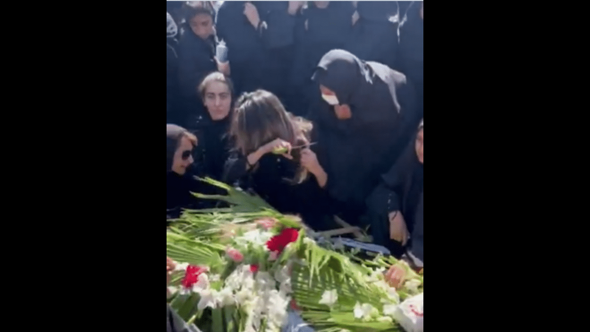 Iran: Woman Chops Off Hair on Grave of Brother Killed in Anti-Hijab Protest