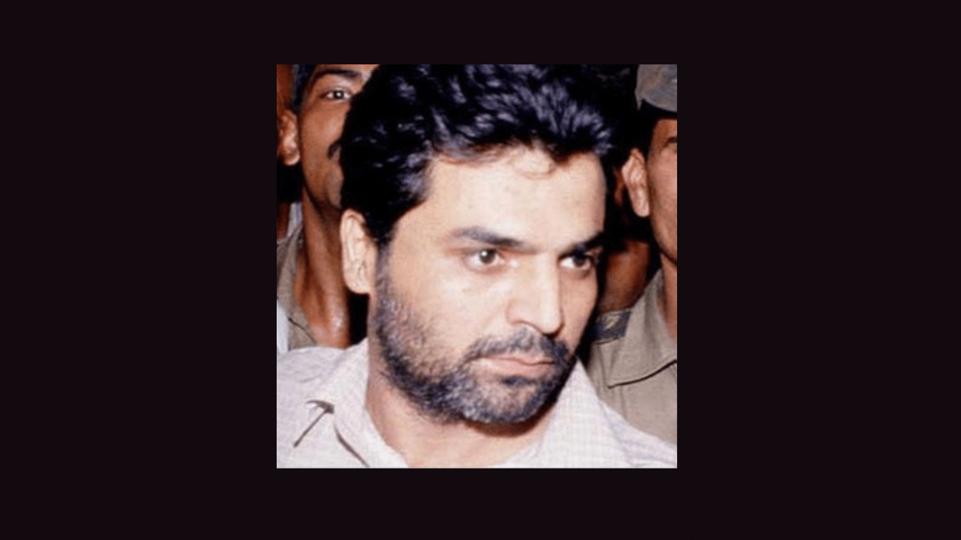 <div class="paragraphs"><p>Mumbai police on Thursday removed the LED lights put around the grave of  terror convict Yakub Memon, who was hanged at Nagpur jail in 2015 and buried at the Bada Qabrastan in south Mumbai.</p></div>