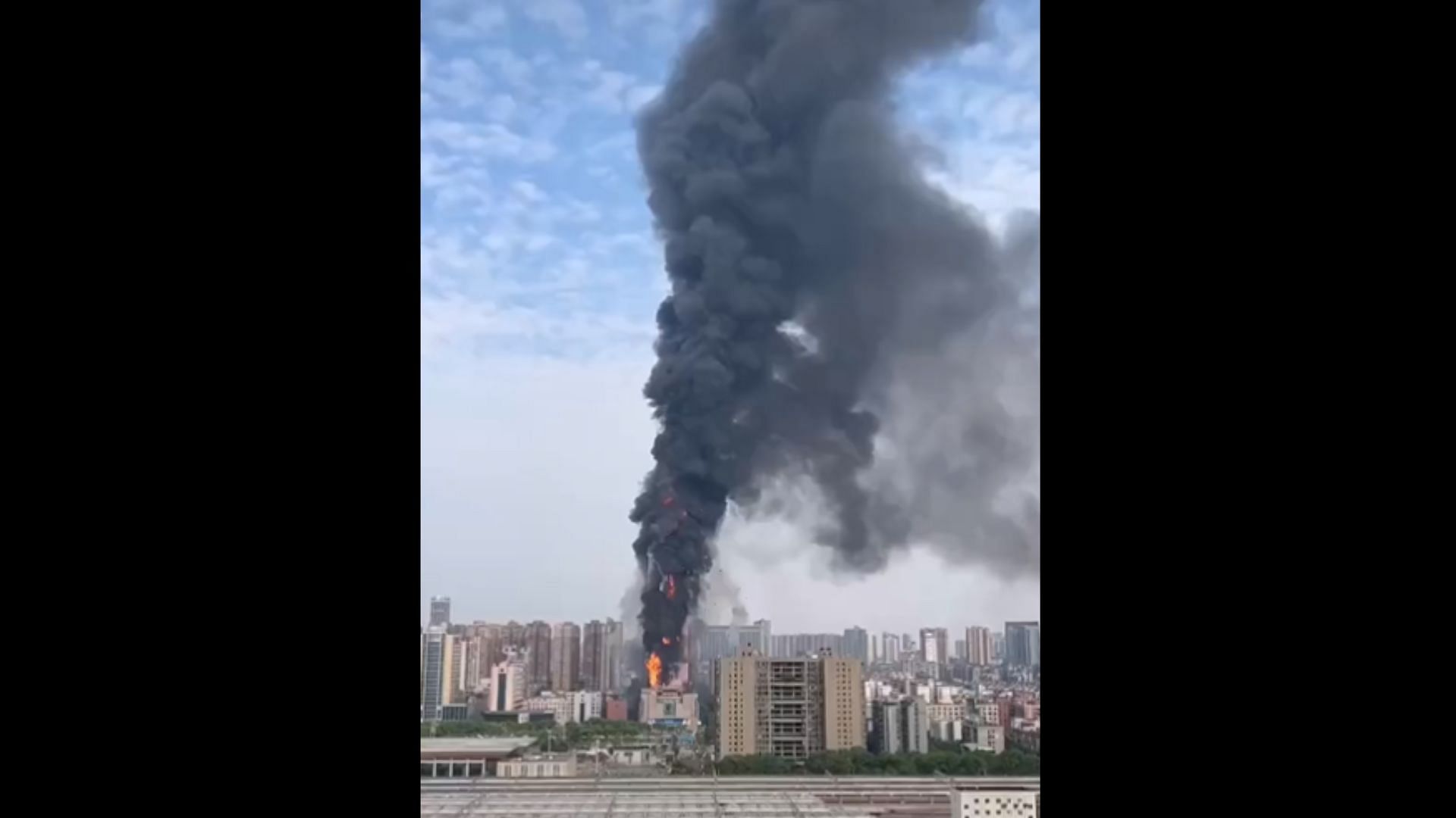<div class="paragraphs"><p>A massive fire has engulfed a skyscraper in the central Chinese city of Changsha on Friday, 16 September.</p></div>