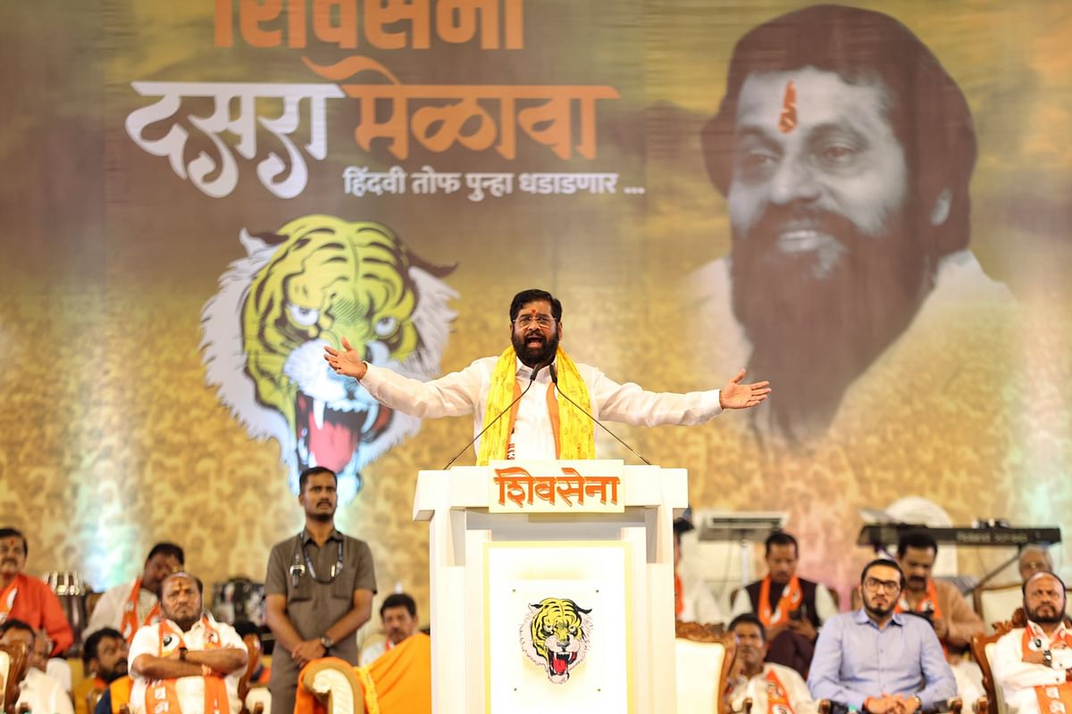 While Eknath Shinde's rally had three Thackerays with him on stage, Uddhav's rally was filled with his loyalists.