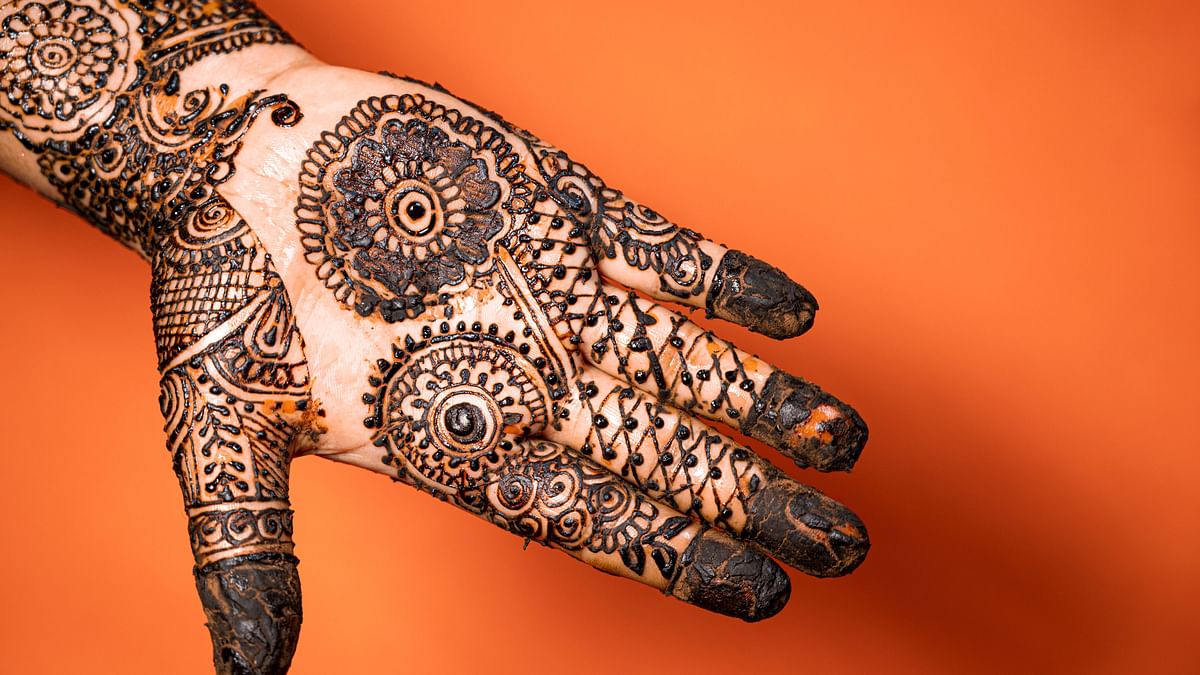 Karwa Chauth 2022: Take a look at a few mehndi designs that you can try this Karwa Chauth and look beautiful.