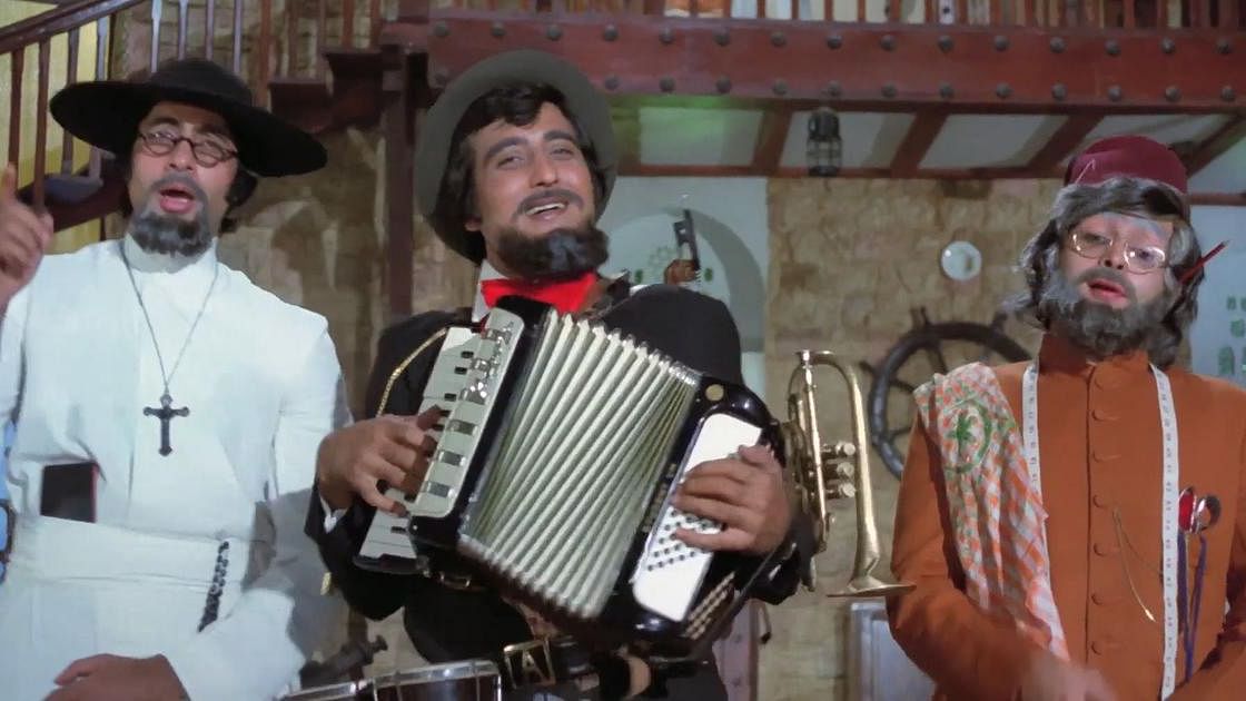 I Watched Amitabh Bachchan’s ‘Amar Akbar Anthony’ in a Theatre & It Was Surreal