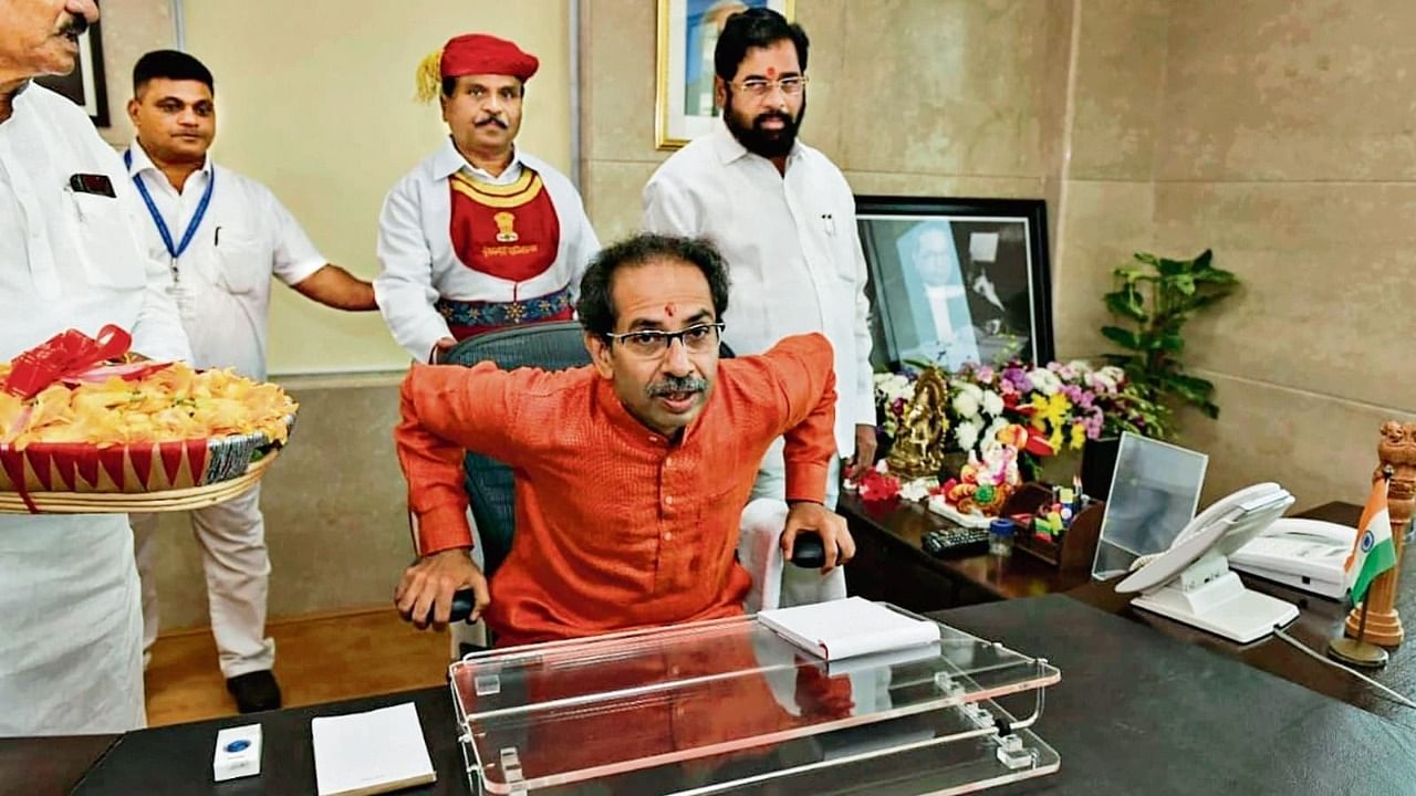 <div class="paragraphs"><p>Uddhav Thackeray Or Eknath Shinde? Who Will Get Shiv Sena Name &amp; Symbol? Who Has The Numbers?</p></div>