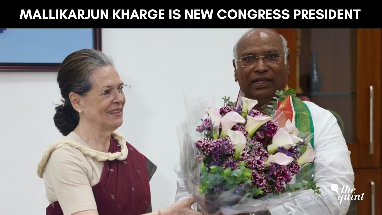 <div class="paragraphs"><p>Outgoing president Sonia Gandhi arrived at the residence of Congress party president-elect Mallikarjun Kharge.</p></div>