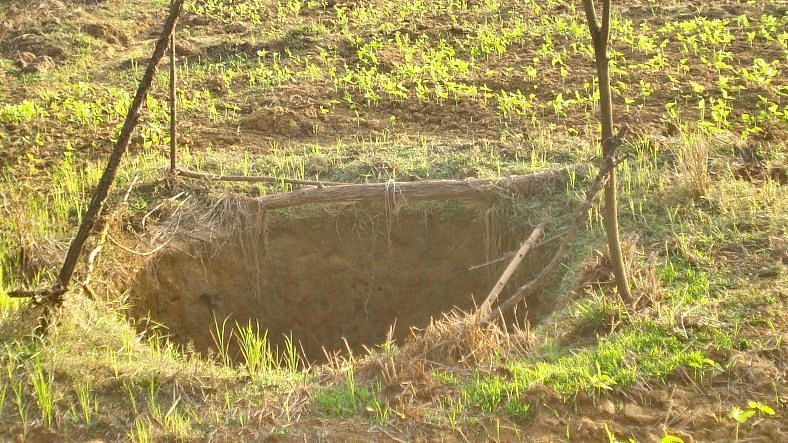 <div class="paragraphs"><p>A well in a field in Goa.</p></div>