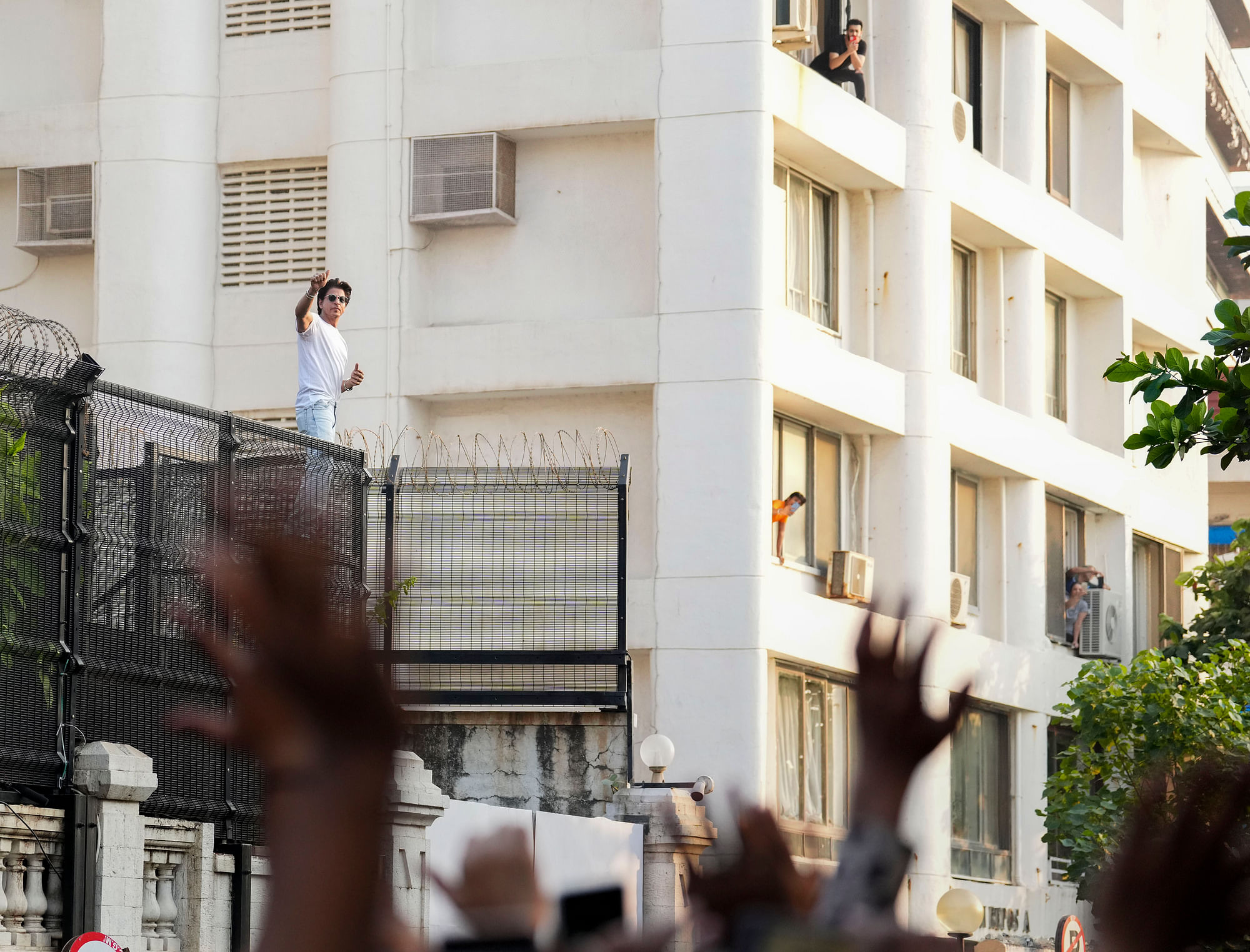 <div class="paragraphs"><p>Bollywood actor Shah Rukh Khan interacts with his fans gathered outside his Mannat residence on his birthday, at Bandra in Mumbai, on Wednesday, 2 November.</p></div>