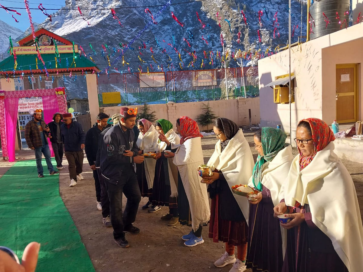 <div class="paragraphs"><p>Voters being welcomed as they arrive to cast their votes for the Himachal Pradesh Assembly elections, at a polling station in Lahaul &amp; Spiti district.</p></div>