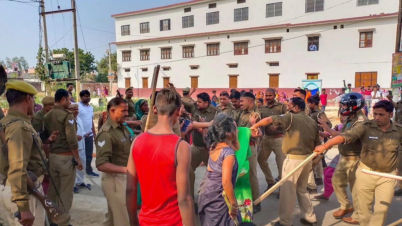 <div class="paragraphs"><p>Police personnel allegedly beat up Dalit women who were protesting against the vandalism of a BR Ambedkar statue at Jalalpur in UP's Ambedkar Nagar, on Sunday, 6 November.</p></div>