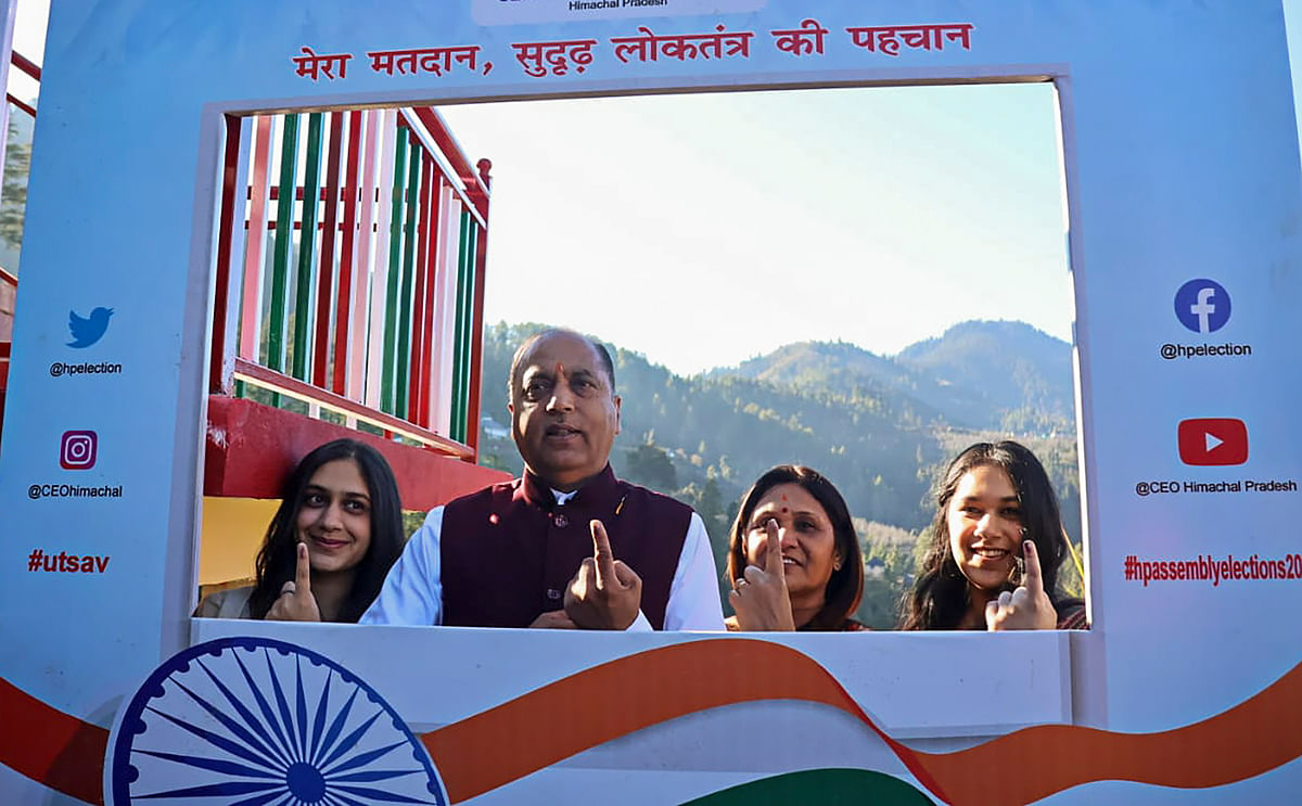 <div class="paragraphs"><p>Himachal Pradesh Chief Minister Jairam Thakur and his family members show their fingers marked with indelible ink after casting their vote in the Assembly elections, at a polling station in Mandi district.</p></div>