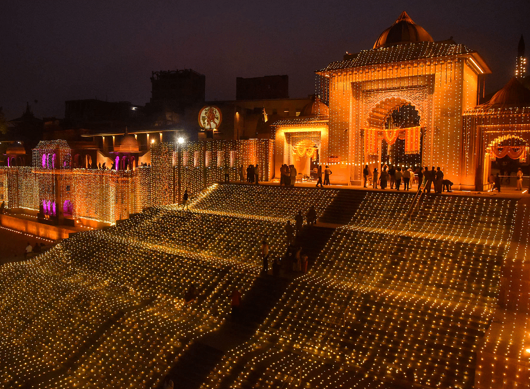 <div class="paragraphs"><p>Kaashi Vishwanath temple on the occasion of Dev Deepawali.</p></div>