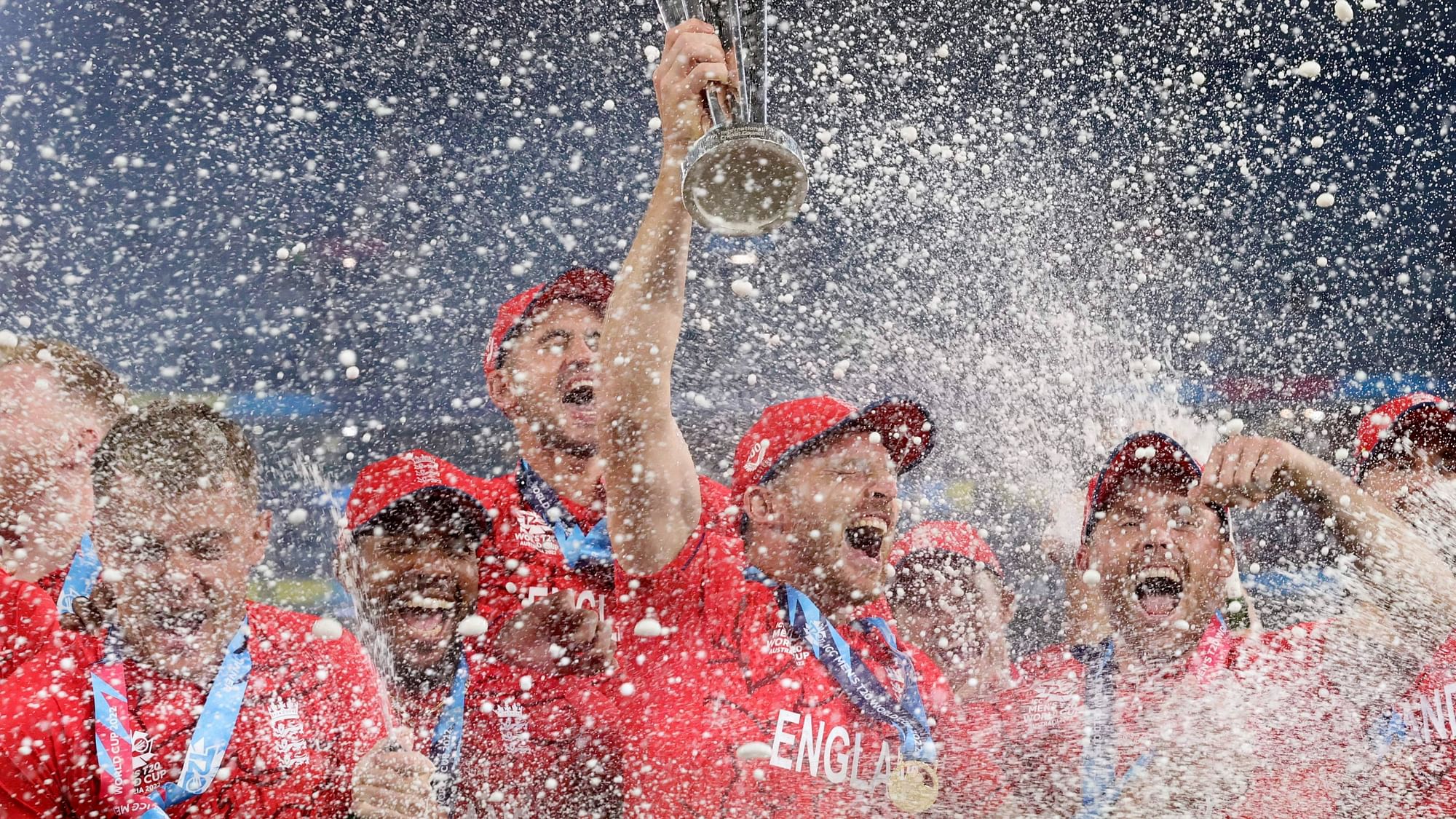 <div class="paragraphs"><p>Pakistan vs England&nbsp;Final Live Score and T20 World Cup 2022 Updates. England captain Jos Buttler with the 2022 T20 World Cup trophy.</p></div>