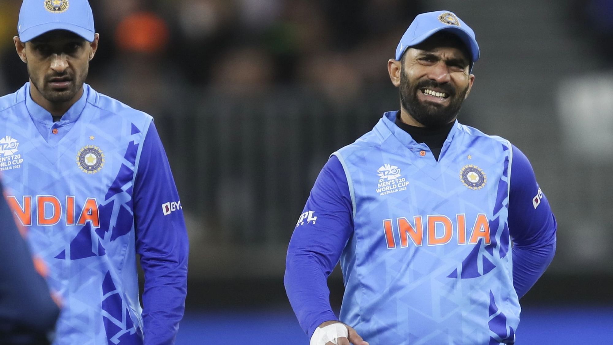 <div class="paragraphs"><p>Dinesh Karthik was forced to go off the field during the T20 World Cup match against South Africa, due to an injury.</p></div>