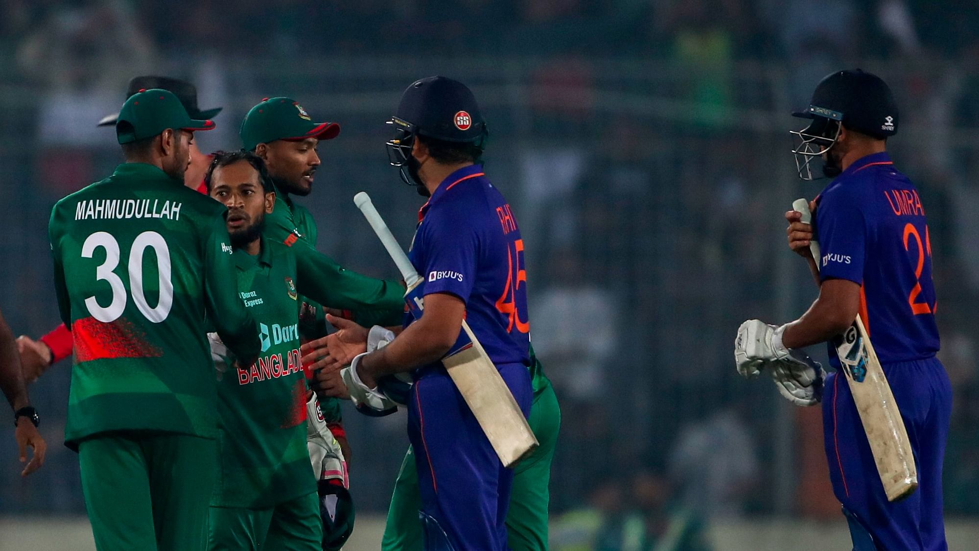 <div class="paragraphs"><p>Bangladesh beat India by 5 runs to win the ODI series 2-0.</p></div>