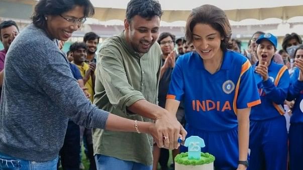 Anushka Sharma Cuts Cake as She Wraps 'Chakda Xpress' Shoot