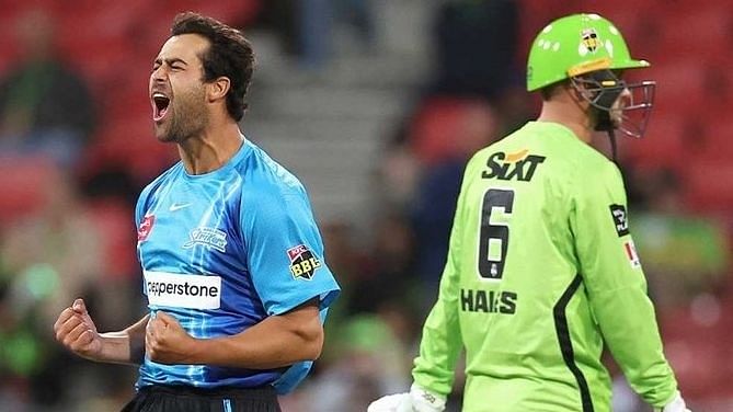 Big Bash League 2022-23: Sydney Thunder slump to the lowest ever T20 score  after 15 vs Adelaide Strikers - India Today