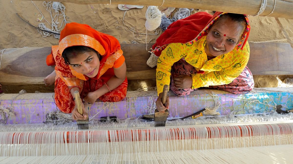 Under the Freedom Manchaha initiative, long-term inmates get to design their own rug spontaneously on the loom.